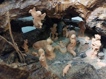 Presepe artigianale intagliato in legno