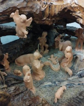 Presepe artigianale intagliato in legno