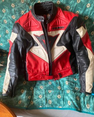 Tuta in pelle  marca Dainese