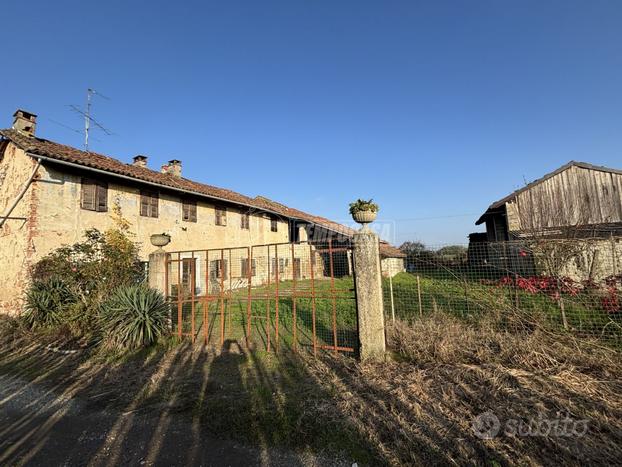 CASA INDIPENDENTE CON CORTILE