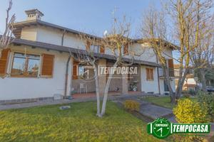 VILLA SINGOLA CON PISCINA INTERRATA E DEPENDANCE!!