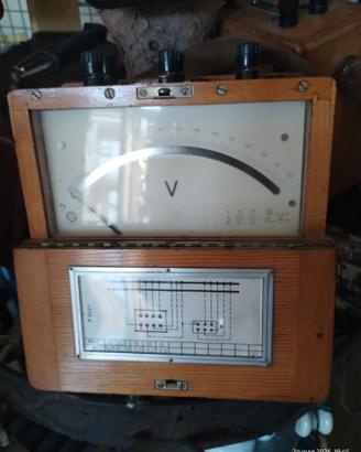 Voltmetro Vintage Legno da Laboratorio
