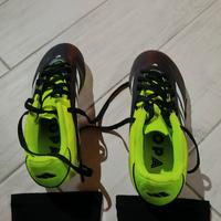 SCARPE DA CALCIO BAMBINO PIU' PARASTINCHI E CALZE