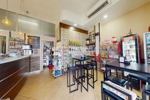 ZONA SALESIANI: LOCALE COMMERCIALE COMPLETAMENTE R