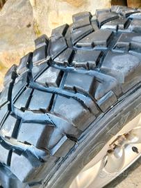 Gomme + cerchi 235/70/16
