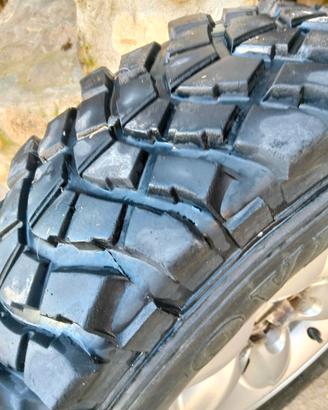 Gomme + cerchi 235/70/16
