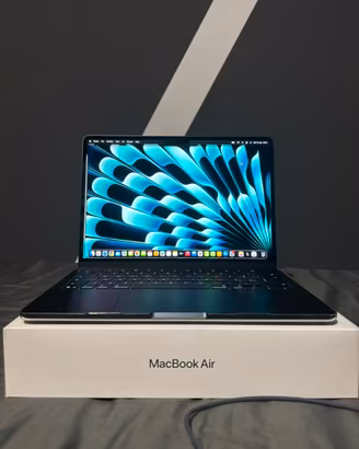 Mcbook air m4 2025 13,6’’ , 16gb.  256 gb.