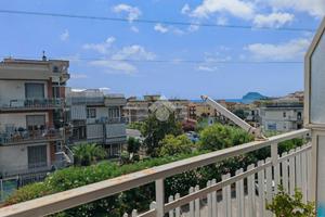 5 LOCALI A POZZUOLI