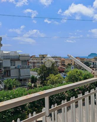 5 LOCALI A POZZUOLI
