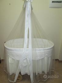 Culla in vimini con ruote con baldacchino