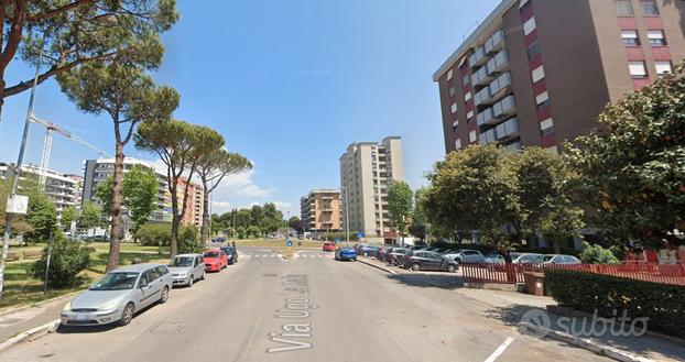 Pomezia quadrilocale con balcone e posto auto