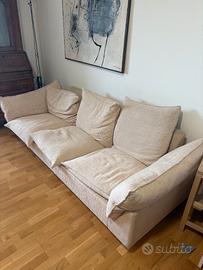 Divano lunghezza 2 metri e 12 cm