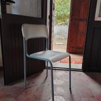 Sedia bianca stile moderno