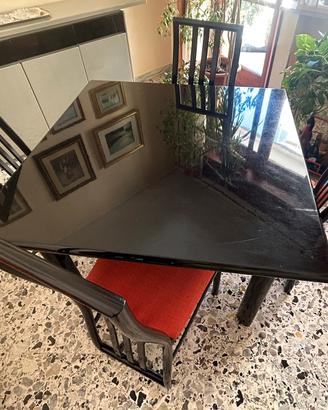 Tavolo con sedie