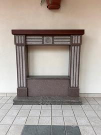 Prestigiosa Cornice Camino in Granito e Legno