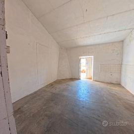 Casa da ristrutturare con cortile Arzachena cento