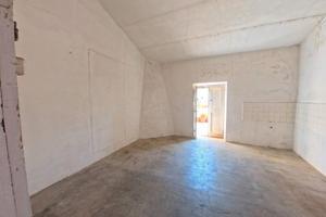 Casa da ristrutturare con cortile Arzachena cento