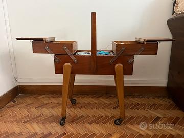 Scatola da cucito vintage in legno anni ‘60/‘70