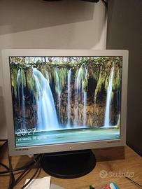 Computer windows 10 pro con monitor