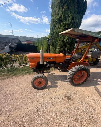 trattore fiat 250 n targato