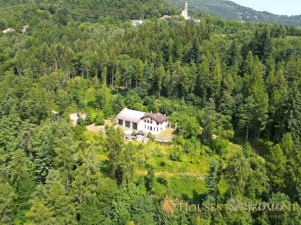 Rustico / Casale di 380 m² con più di 5 locali a G - Vista 3