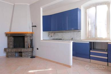 Appartamento di 107 m² con 3 locali e box auto a R