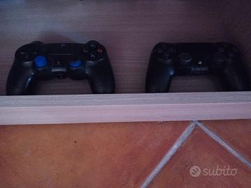 PlayStation 4 + 2 joystick 