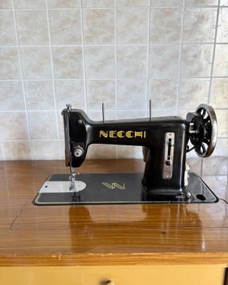 Macchina da Cucire Necchi