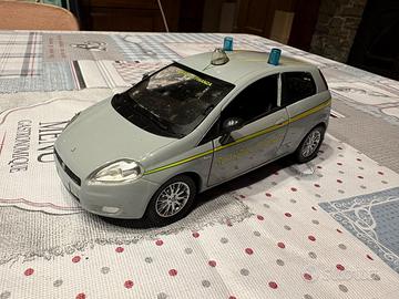Fiat Grande Punto Finanza 1/24 New Ray