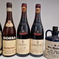 Antiche bottiglie di vino da collezione 