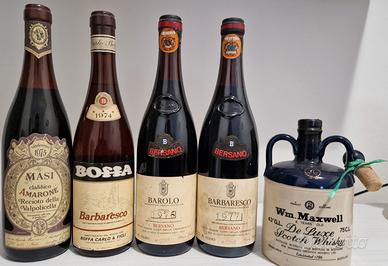 Antiche bottiglie di vino da collezione 