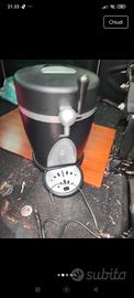Dispensatore e refrigeratore di birra .