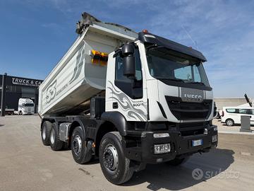 Mezzo d'opera Iveco trakker 500 euro 6 ribaltabile