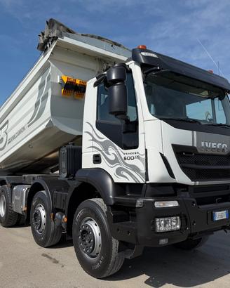 Mezzo d'opera Iveco trakker 500 euro 6 ribaltabile