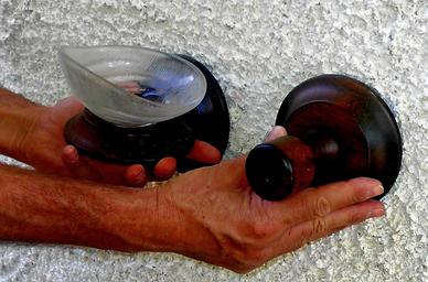 n. 2 set accessori bagno  in legno e vetro