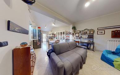 NOVITÀ! SOLUZIONE SEMINDIPENDENTE CON GIARDINO!