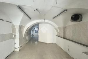 NEGOZIO A SARZANA