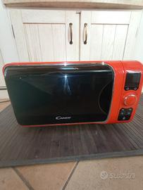 Forno a microonde stile vintage 