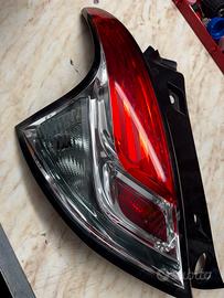 Faro posteriore lancia Y