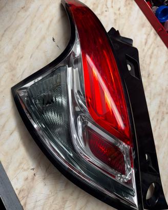 Faro posteriore lancia Y