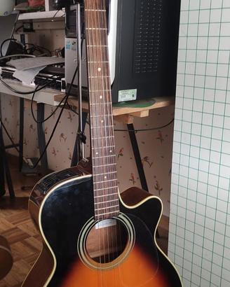 Takamine EG260C-BSB con custodia rigida