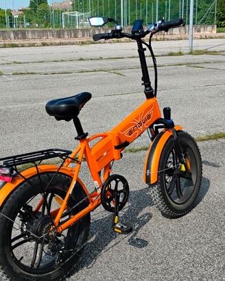 Bicicletta elettrica pieghevole