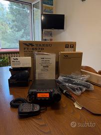 YAESU FT-857D + Kit YSK-857 + 2 Microfoni