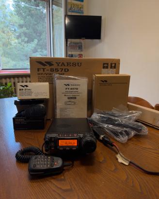 YAESU FT-857D + Kit YSK-857 + 2 Microfoni