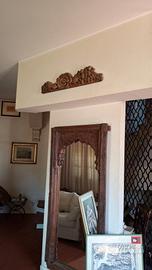 specchio grande con cornice etnica in legno 