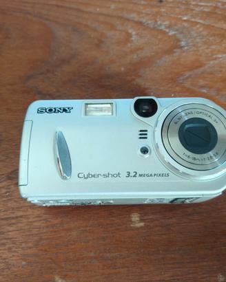 Sony cyber-shot 3.2 mega pixels DSC-P72