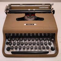 Olivetti Lettera 22 -Macchina da scrivere