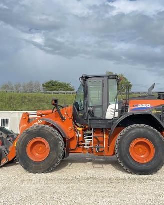 Pala gommata - HITACHI ZW 220-6