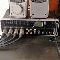 Scheda audio Roland 16x10, microfoni, pedali, ecc.