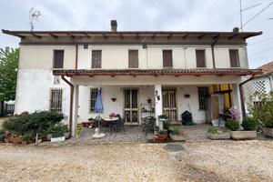 Villa di 376 m² con più di 5 locali e box auto a P